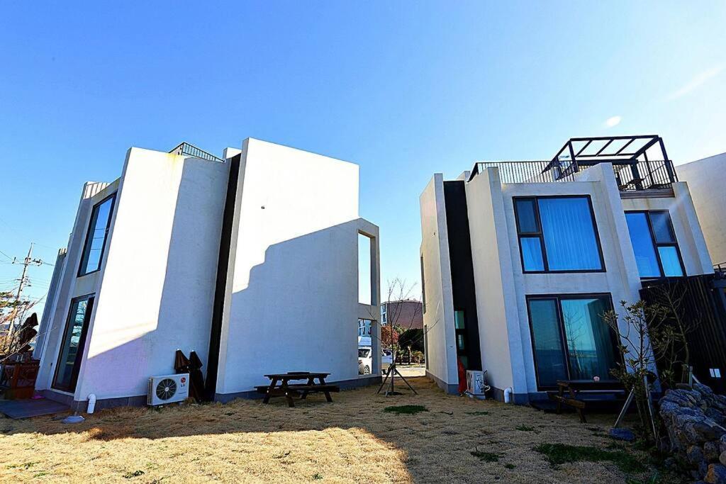 Coveted Palms Village Pension Jeju Exterior foto