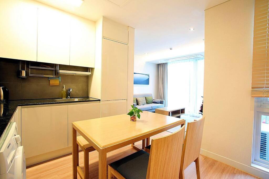 Coveted Palms Village Pension Jeju Exterior foto