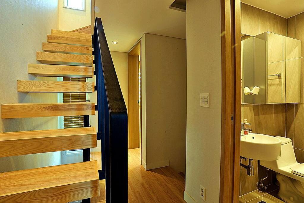 Coveted Palms Village Pension Jeju Exterior foto
